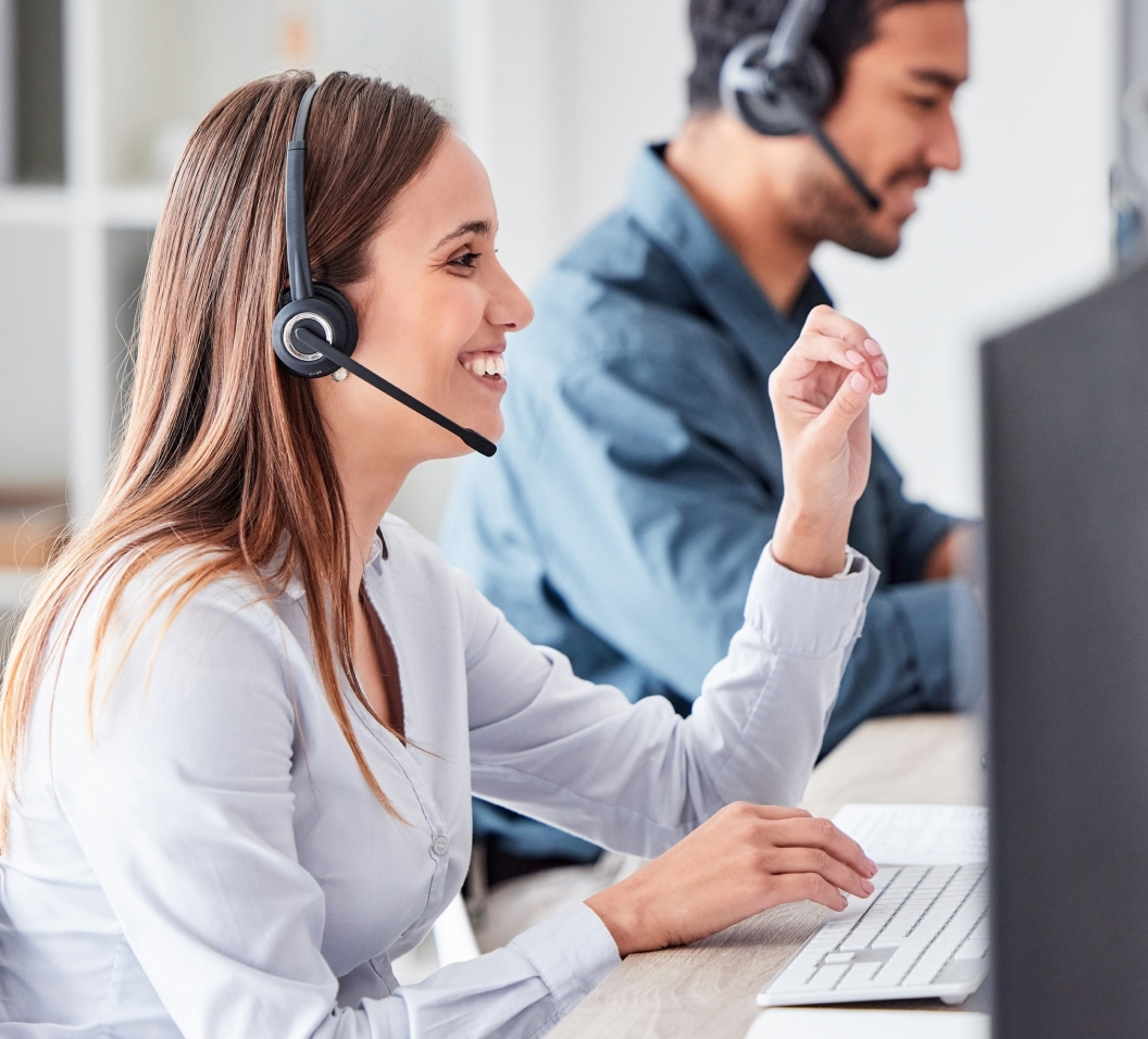 woman with a headset on speaking with an IT support customer